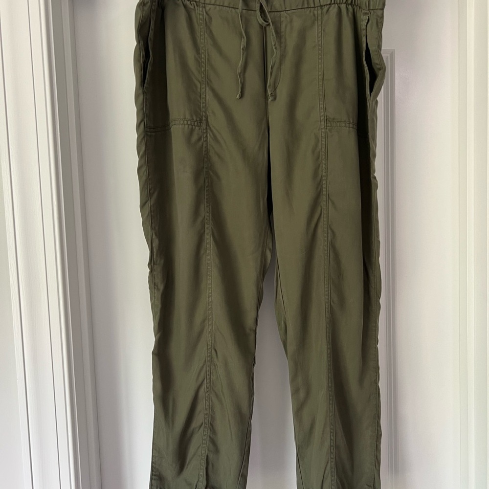 Old Navy Green Ankle Cropped Pants